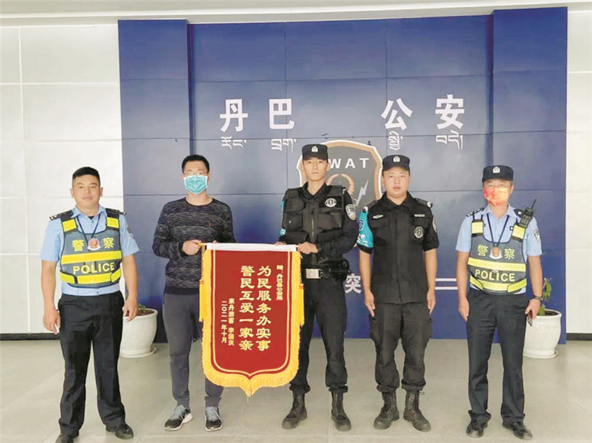 游客為丹巴.jpg 游客為丹巴.jpg