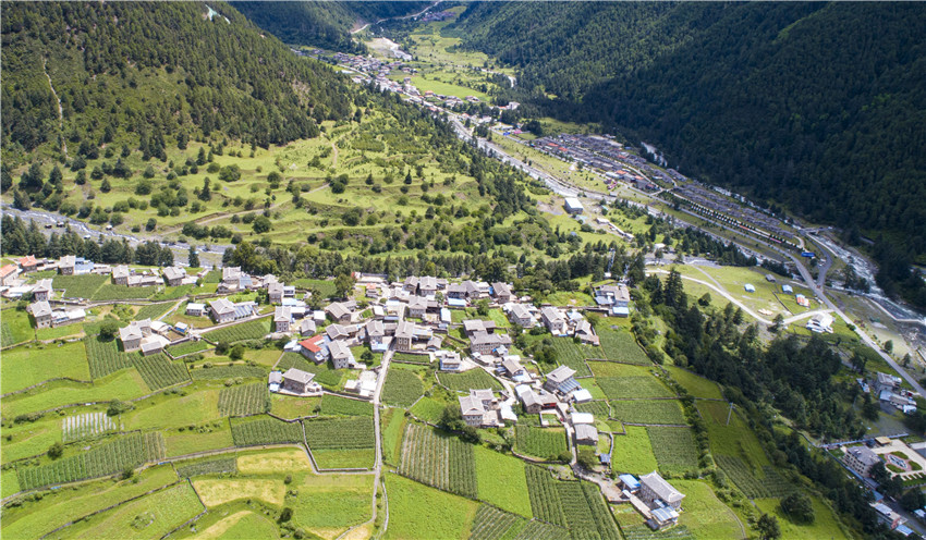 青山掩映.jpg 青山掩映.jpg