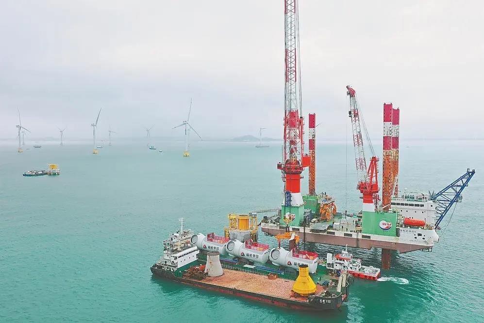 福能集團(tuán)曾是“一煤獨(dú)大”的老國(guó)企，近年來(lái)積極轉(zhuǎn)型，布局新能源、新材料、醫(yī)療健康等領(lǐng)域。圖為福能集團(tuán)三川海上風(fēng)電項(xiàng)目。（資料圖片）