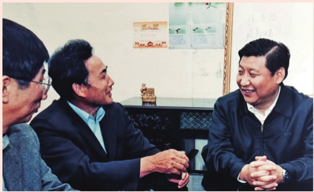 2003年4月24日，時任浙江省委書記習近平在浙江下姜村調(diào)研。